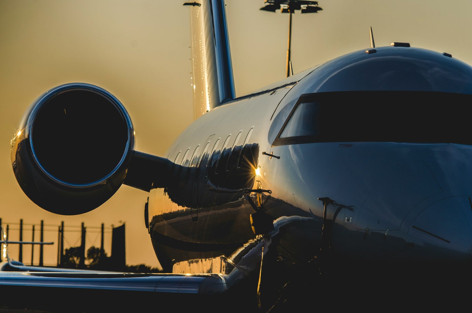 Jet privé au coucher du soleil